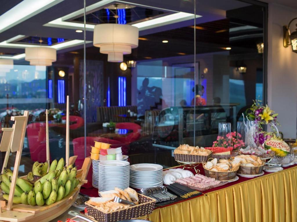 Royal Palace Hotel Tuyen Quang Luaran gambar