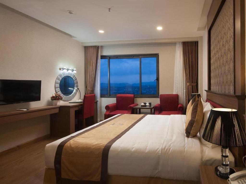 Royal Palace Hotel Tuyen Quang Luaran gambar